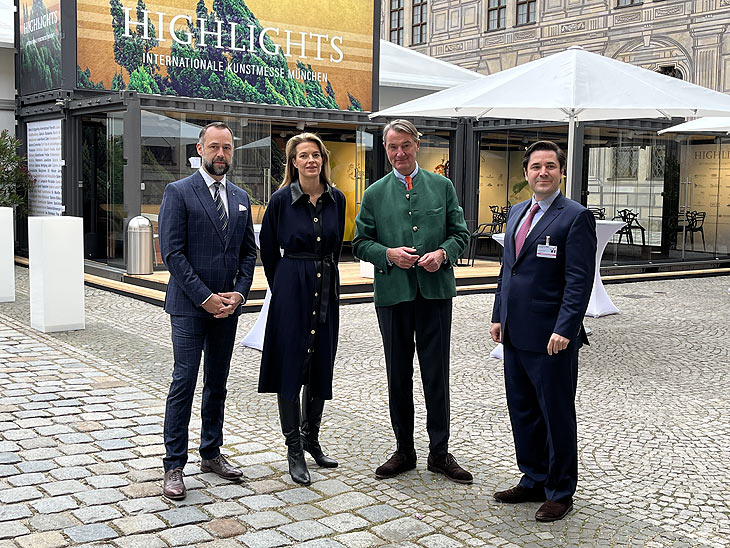 Das Highlights Team: Thole Rotermund, Juana Schwan, Christian Eduard Franke, Dr. Alexander Kunkel: HIGHLIGHTS Internationale Kunstmesse München vom 21.-24.10.2021 im Kaiserhof der Münchner Residenz: HIGHLIGHTS Internationale Kunstmesse München vom 21.-24.10.2021 im Kaiserhof der Münchner Residenz (©Foto: Martin Schmitz)